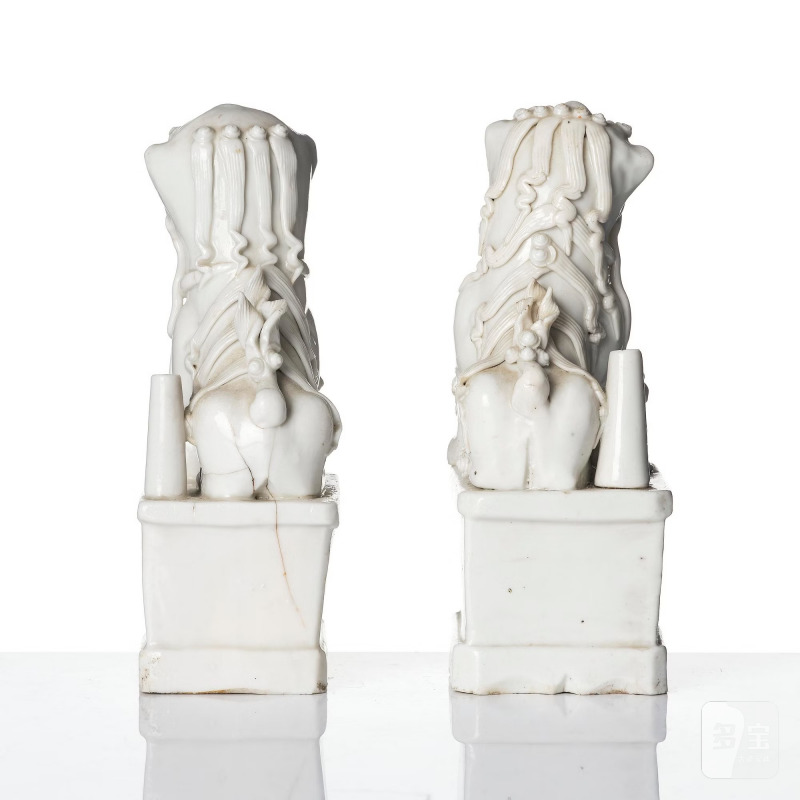Two blanc de chine figures of buddhist lions/joss stick holders, - 图4